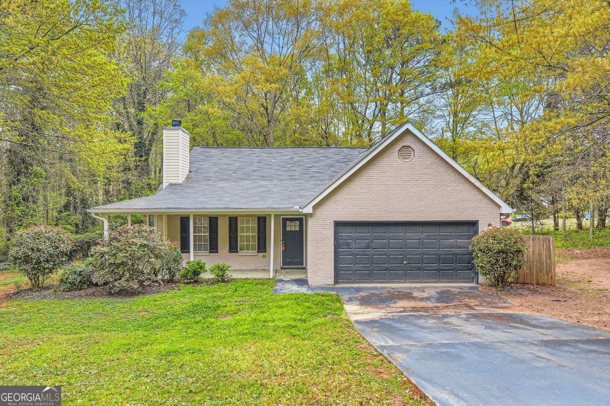 Property Photo: 305 Ponderosa Trail GA 30233