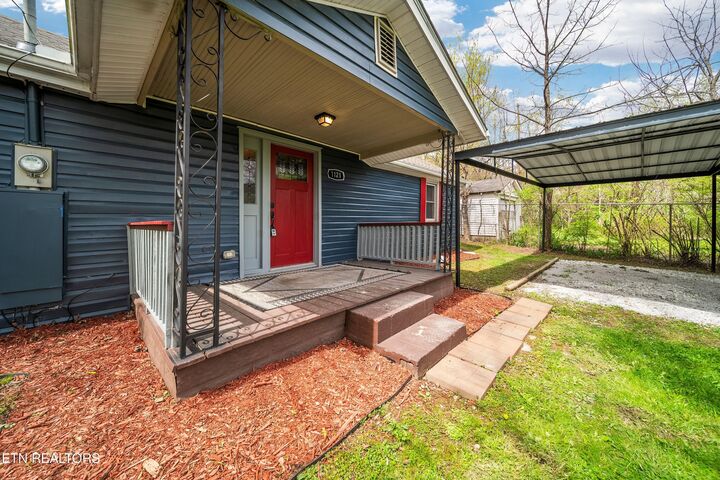 Property Photo: 1121 Forsythe St TN 37917