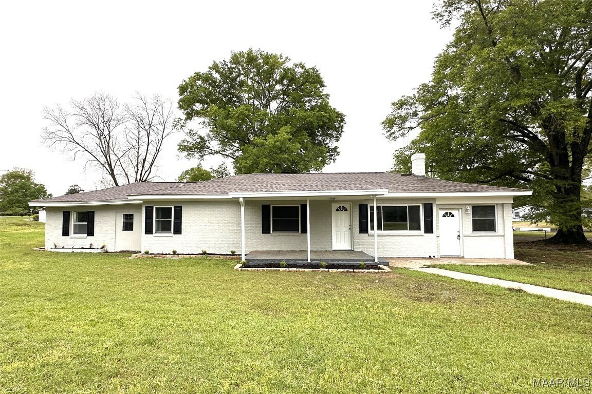 Property Photo: 7 Narrow Lane AL 36092