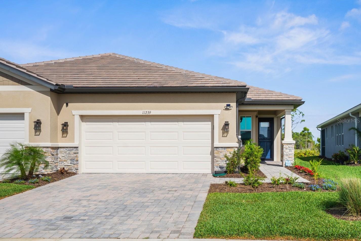 Property Photo: 11239 Boundless Terrace FL 34293