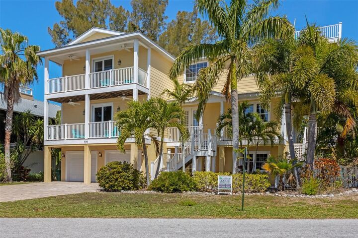 Property Photo: 306 Poinsettia Road FL 34216
