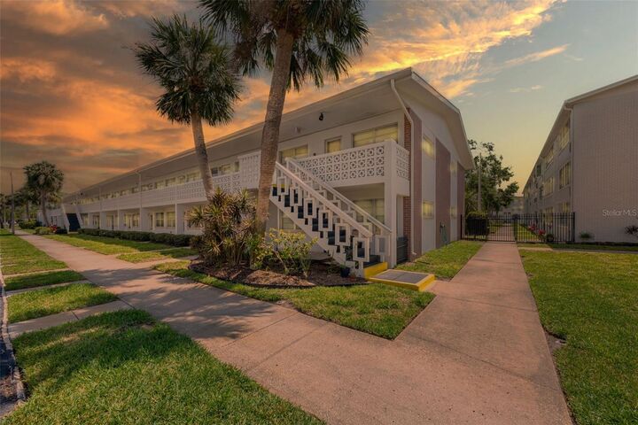 Property Photo:  1000 79th Avenue N 211  FL 33702