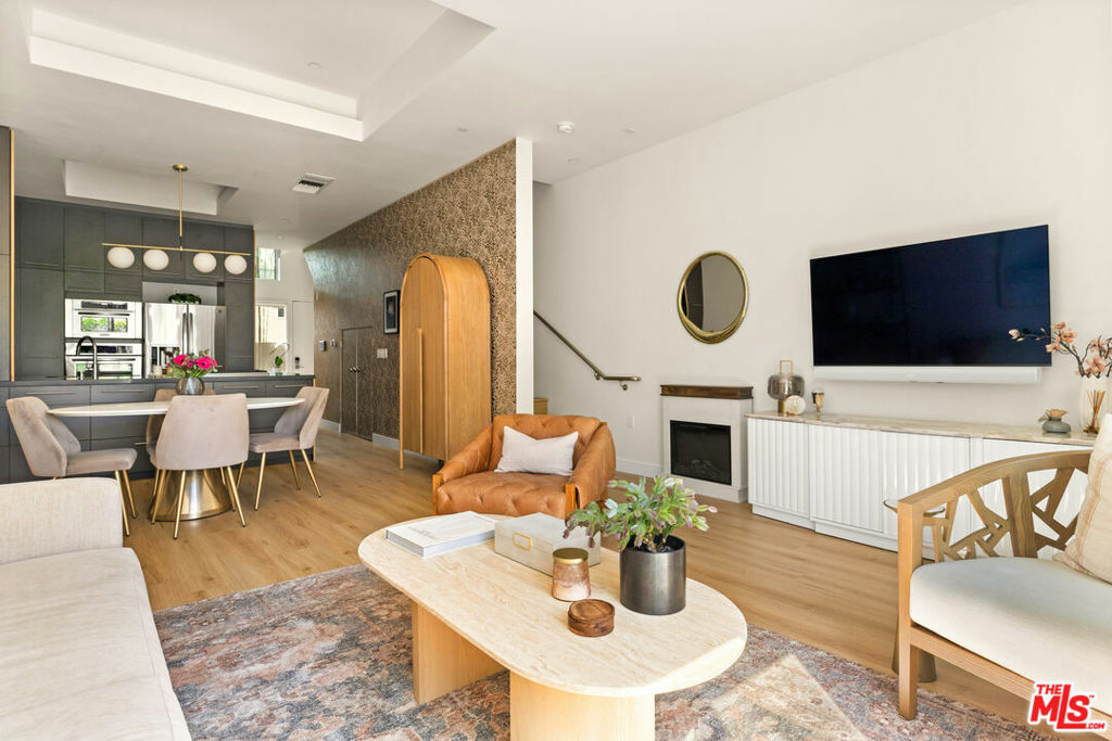 Property Photo: 1322 N Detroit Street 3 CA 90046