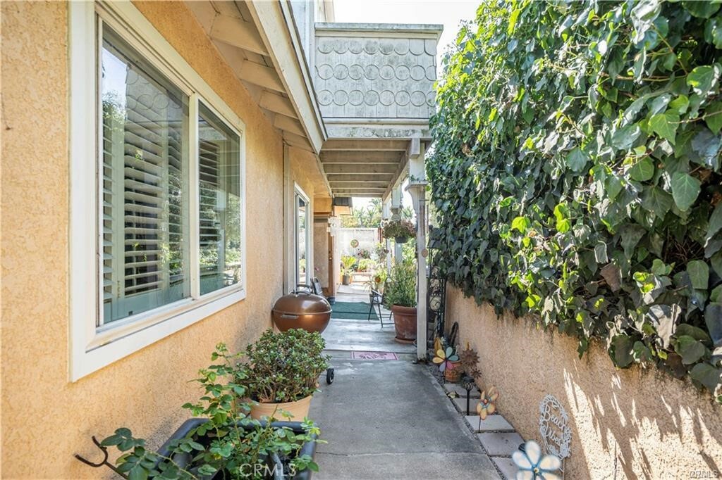 Property Photo: 1020 W 19th Street CA 92627