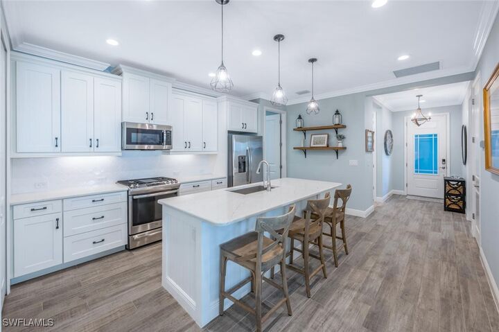 Property Photo:  2211 Marquesa Circle  FL 34112