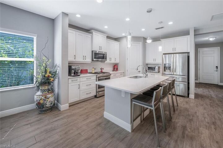 Property Photo: 2167 Marquesa Cir FL 34112