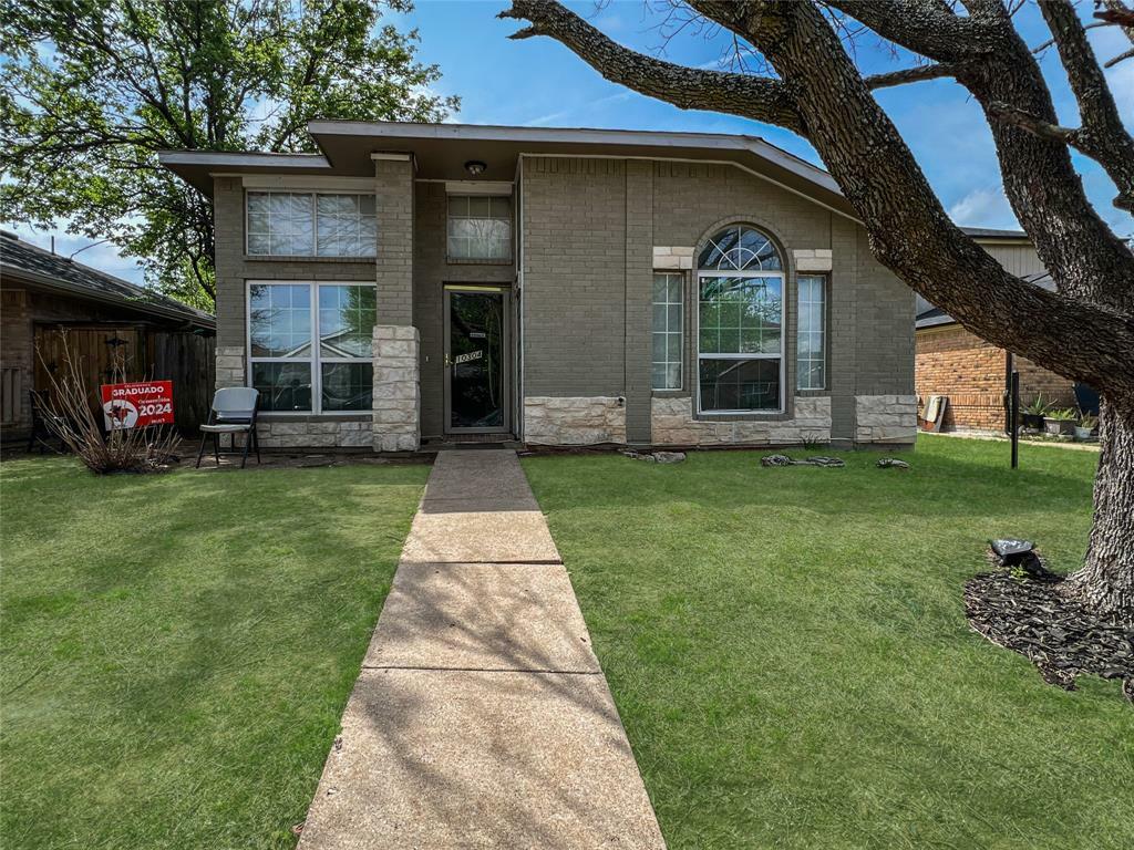 Property Photo: 10304 Carolina Oaks Drive TX 75227