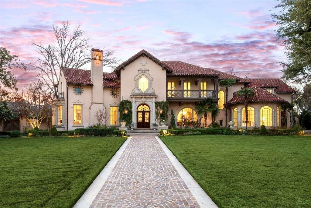 Property Photo: 7031 Turtle Creek Boulevard TX 75205