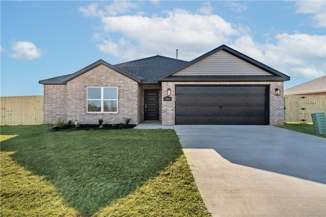 Property Photo: 1016 Marquis Avenue AR 72745