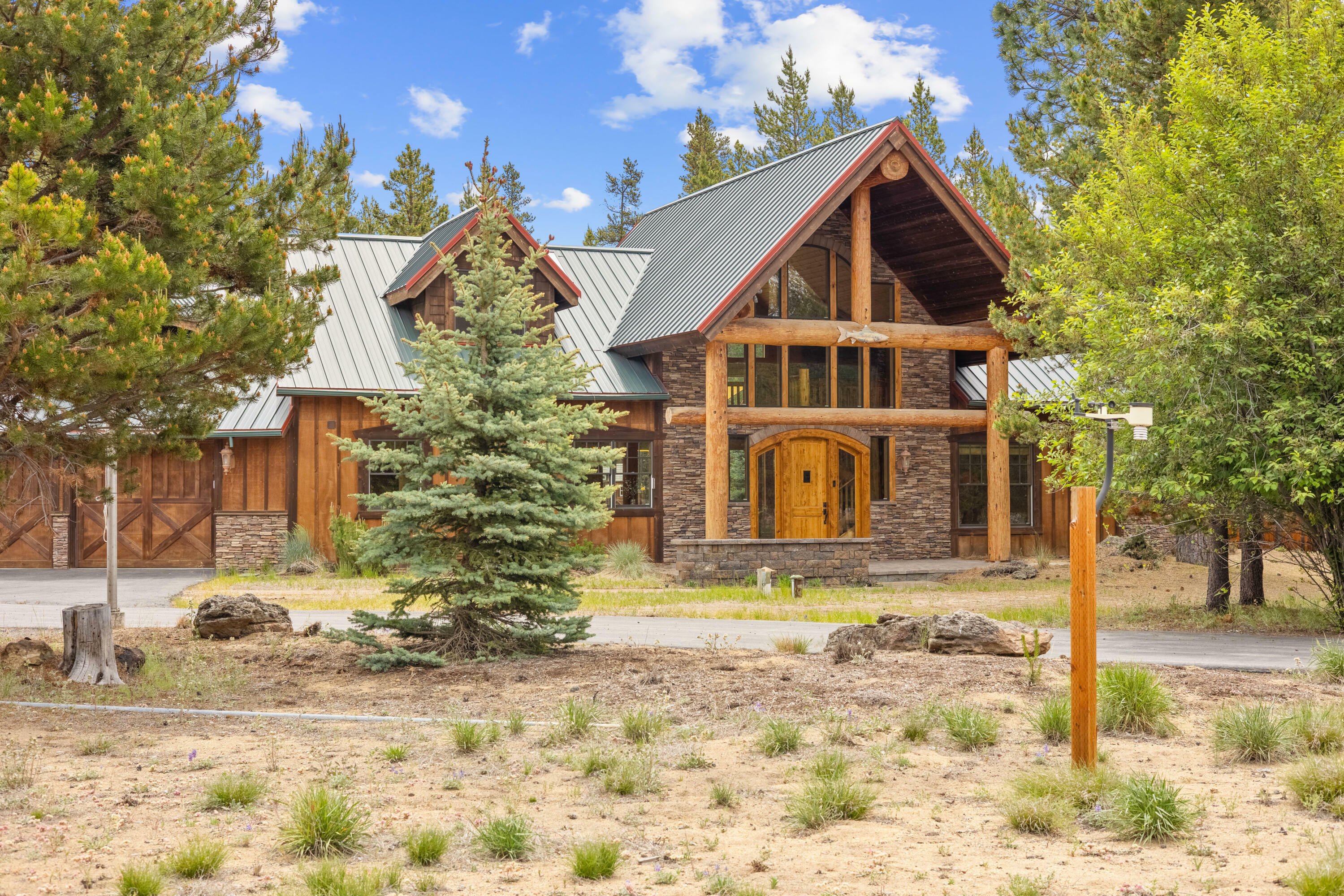 Property Photo: 52180 Dorrance Meadow Rd OR 97739