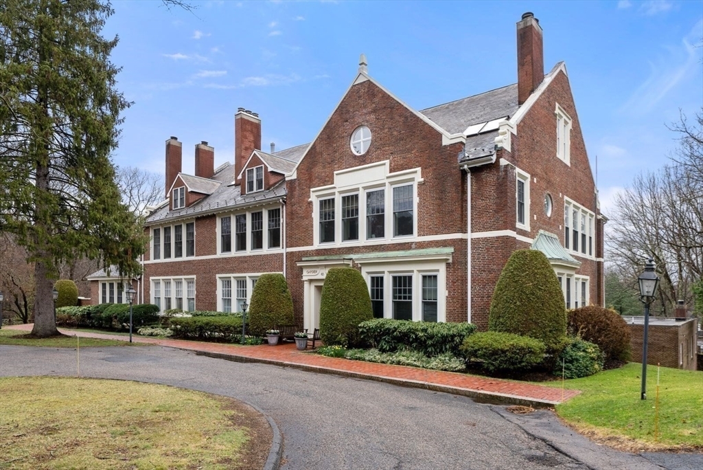 Property Photo:  63 Garden Rd C4  MA 02481 