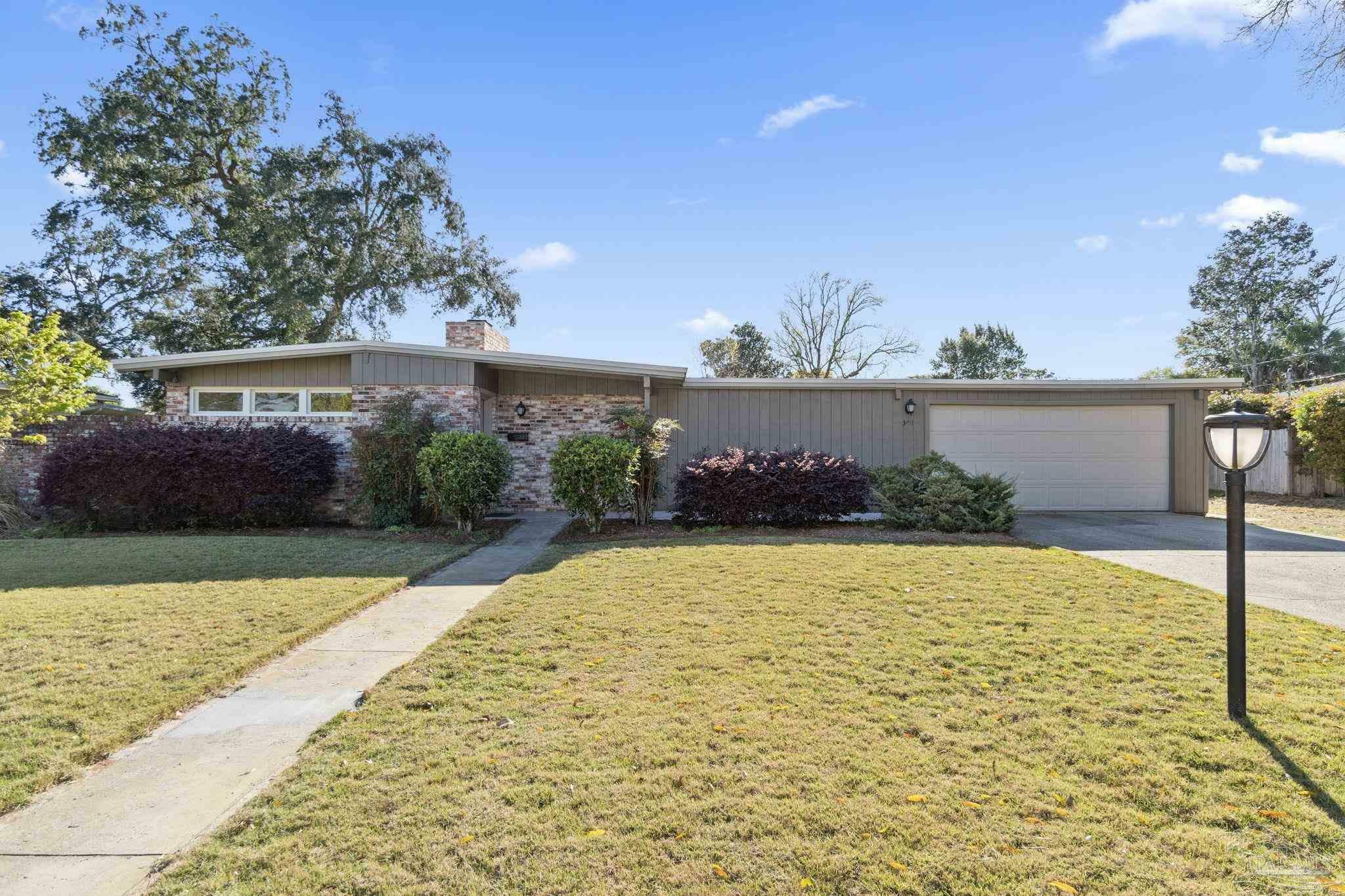 Property Photo: 3611 Dunwoody Dr FL 32503