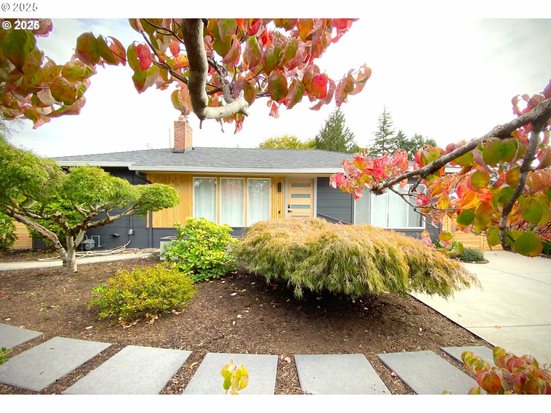 Property Photo: 200 SW 140th Ave OR 97006