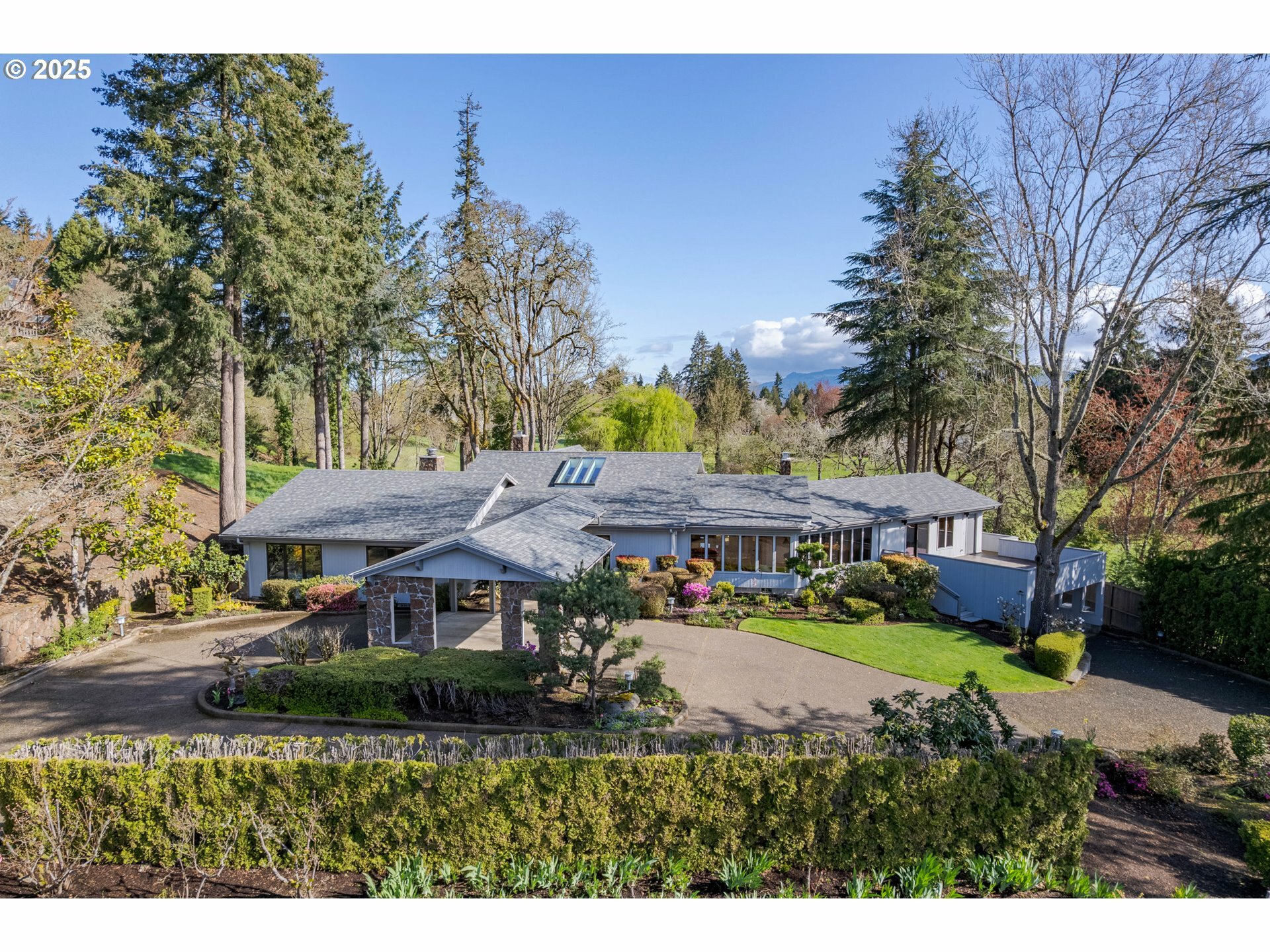 Property Photo: 602 Spyglass Dr OR 97401