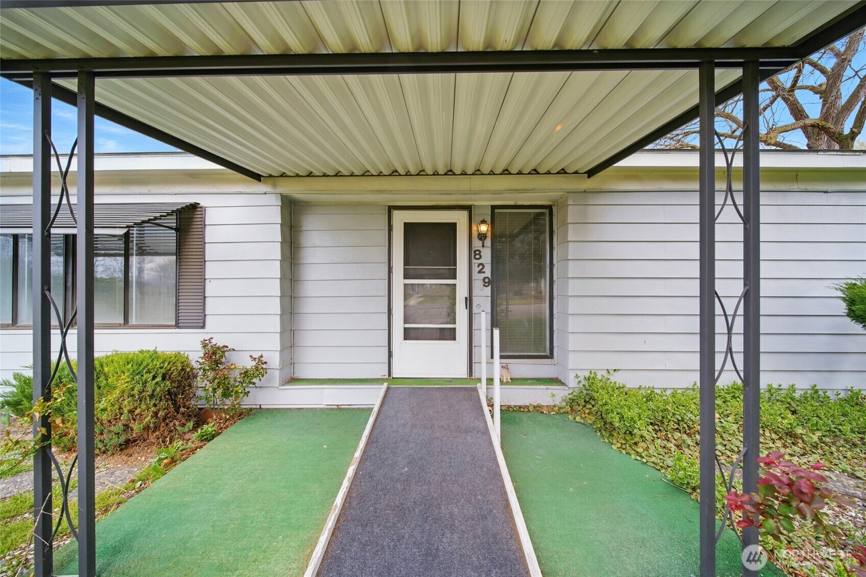 Property Photo: 829 SE Mockingbird Drive WA 99324