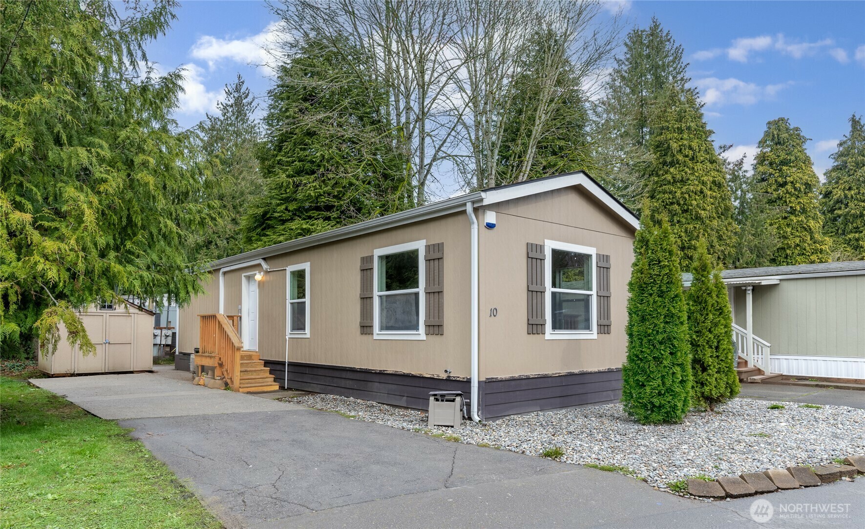 Property Photo: 3105 M Street SE 10 WA 98002
