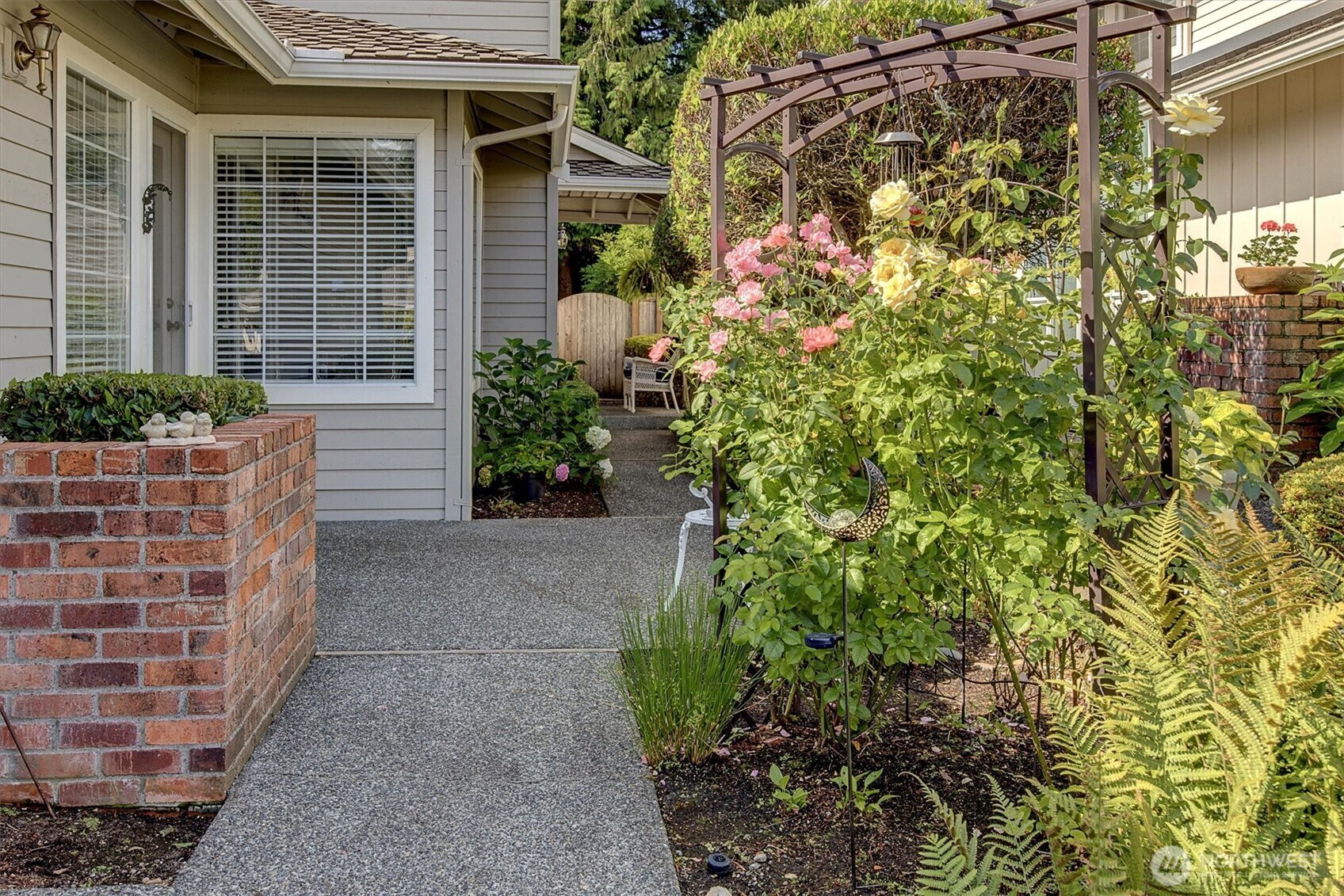 Property Photo: 1908 Mill Pointe Drive SE WA 98012