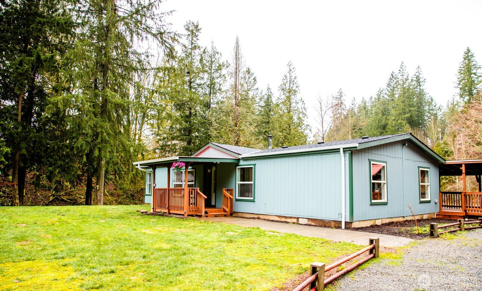Property Photo: 23213 239th Place SE WA 98038