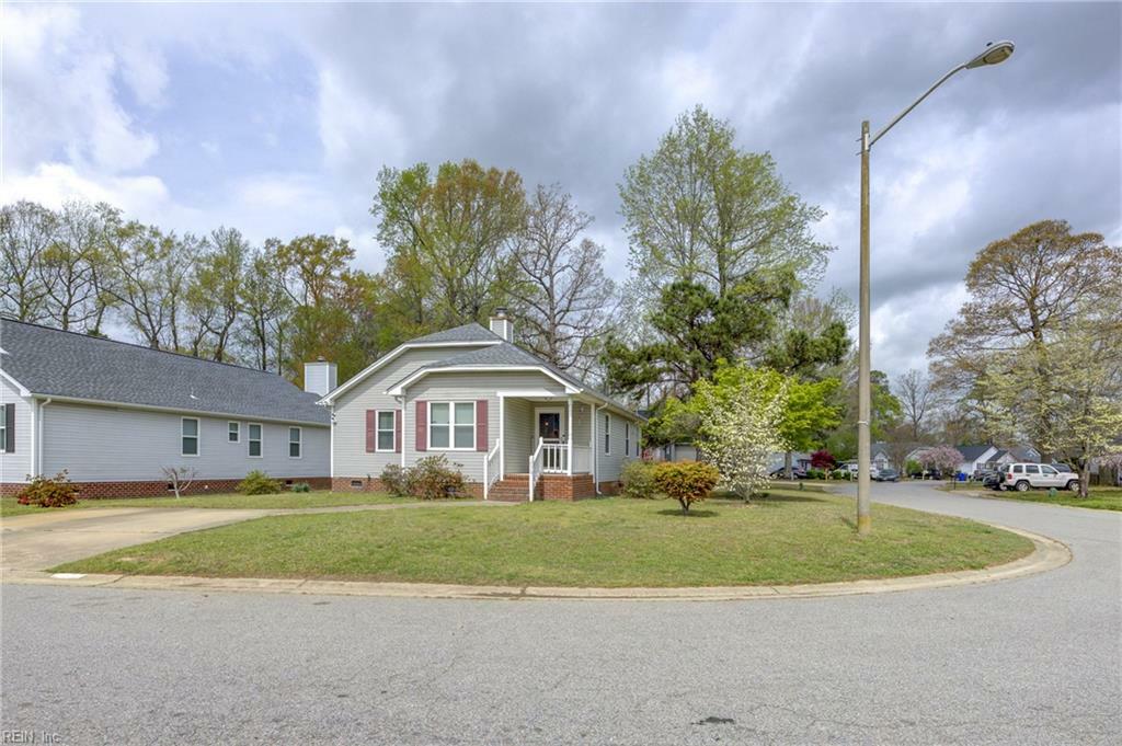 Property Photo: 235 Abingdon Cir VA 23434