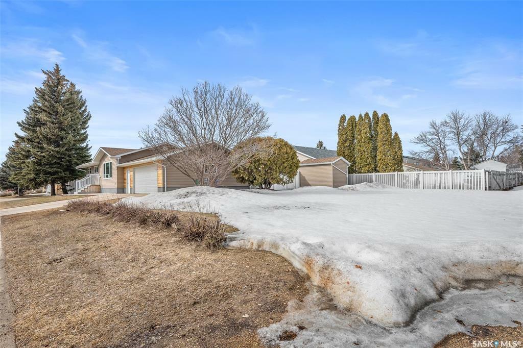 Property Photo: 964 Normandy Drive SK S6H 3G9