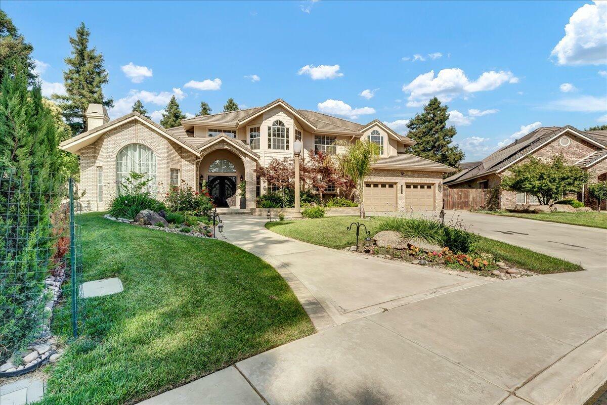 Property Photo:  2511 E Harter Court  CA 93292 