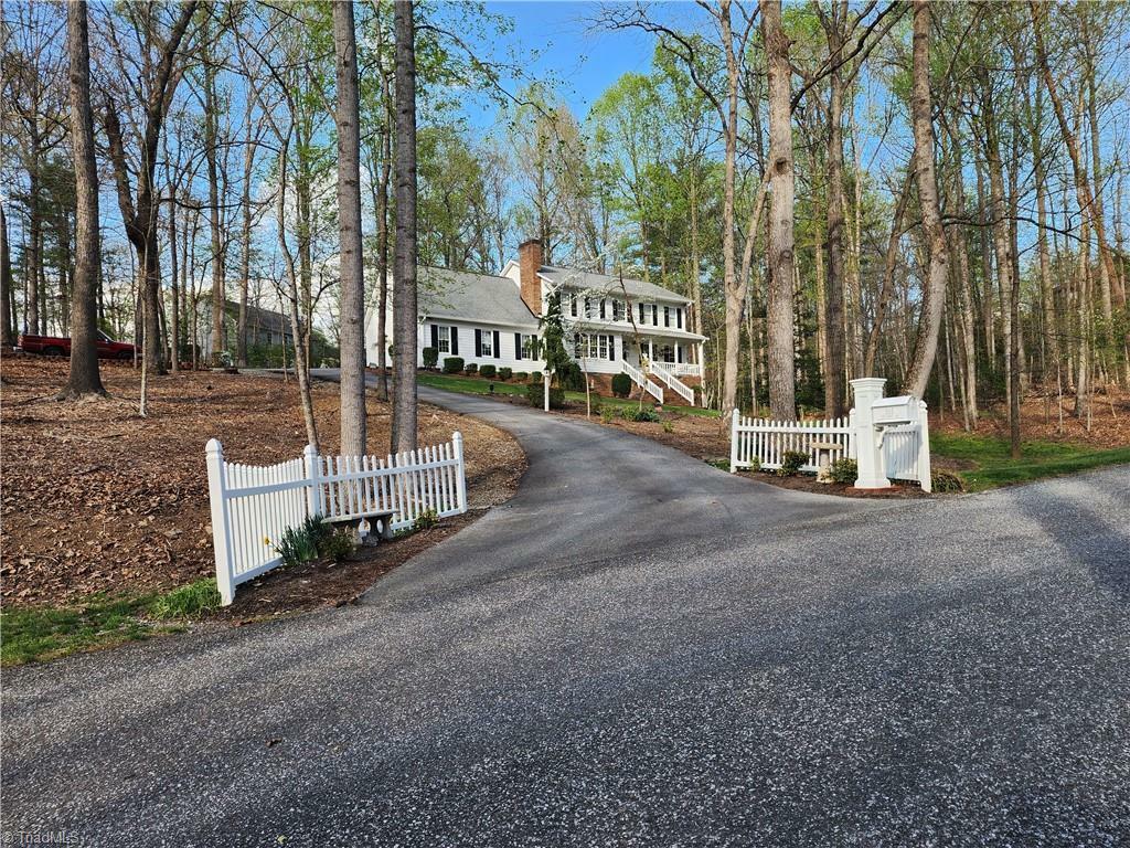 Property Photo: 305 Old Farms Road NC 28697