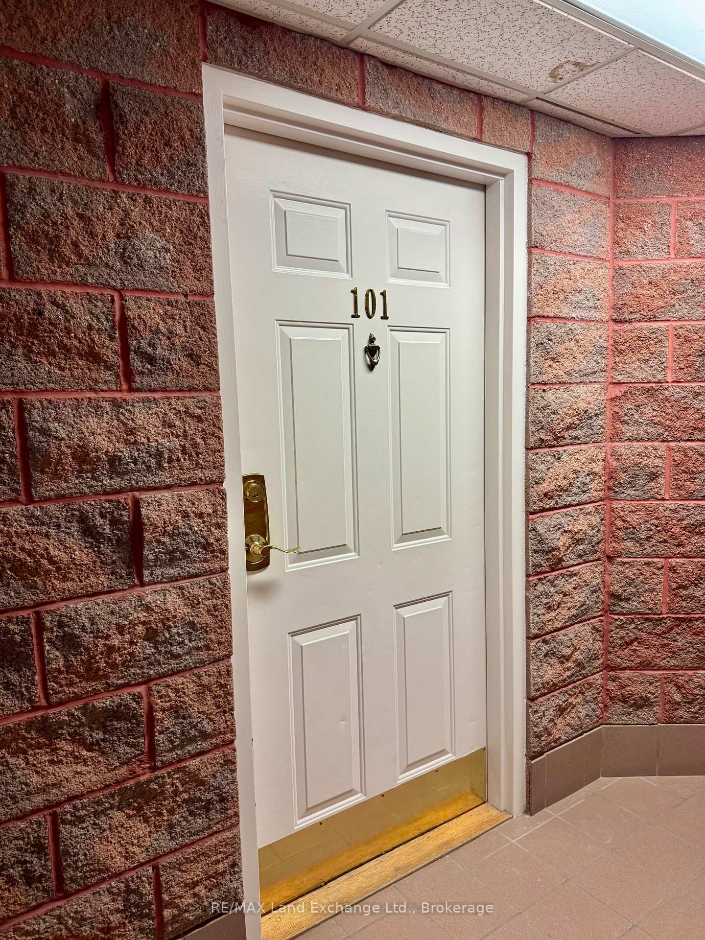Property Photo: 101-536 11th Avenue 101 ON N4N 2S4