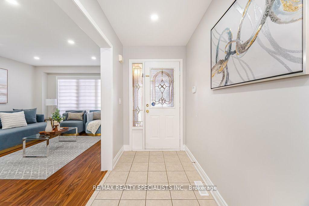 Property Photo: 8 Upshall Drive S ON L6P 1E1