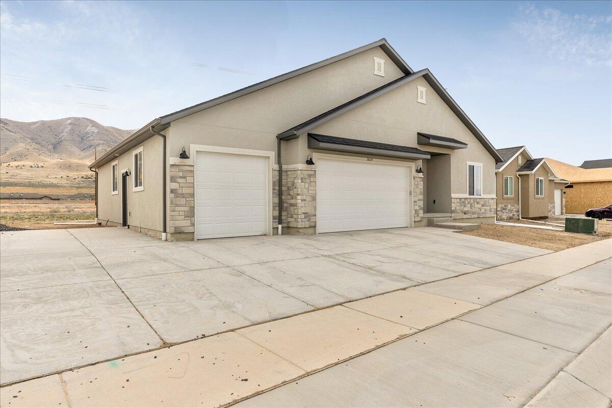 Property Photo:  2329 E Woodbury Ln  UT 84005 