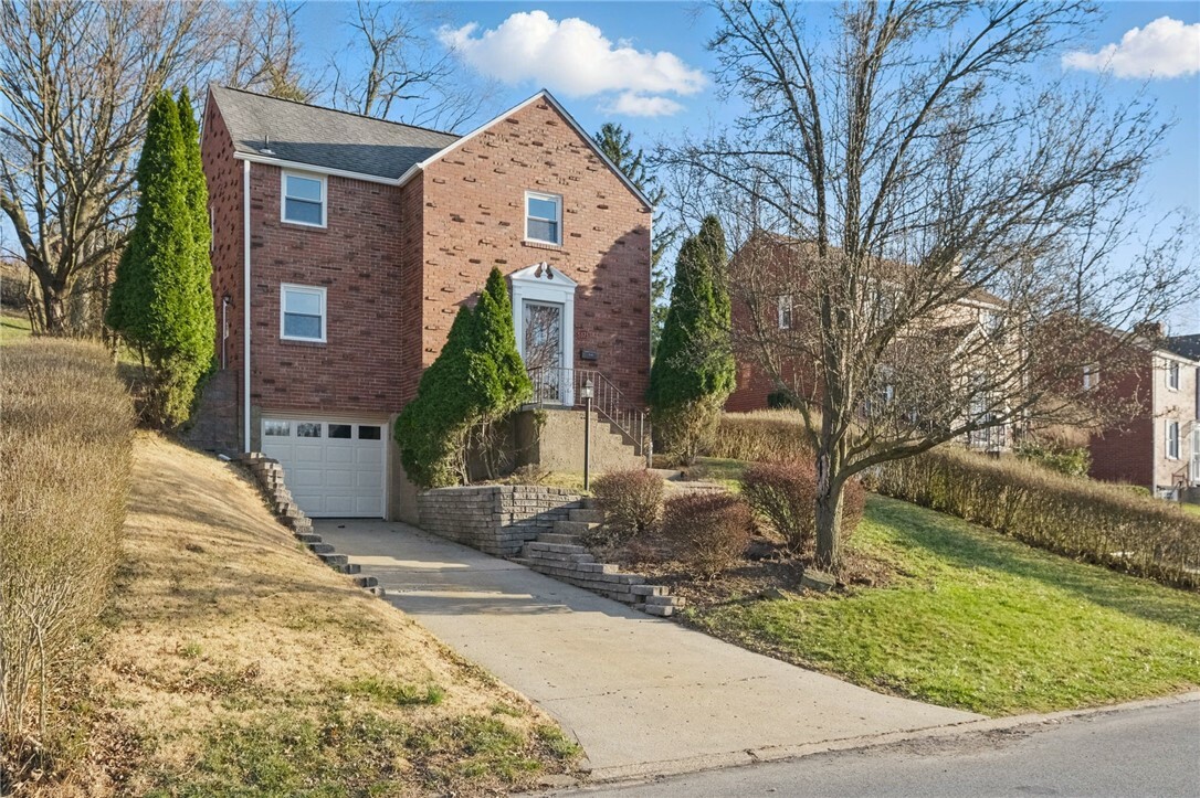 Property Photo: 5373 Orchard Hill Drive PA 15236