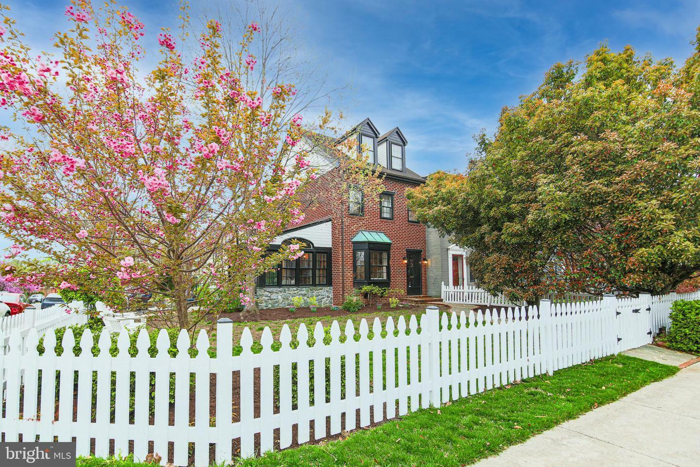 Property Photo:  902 Green Street  VA 22314 