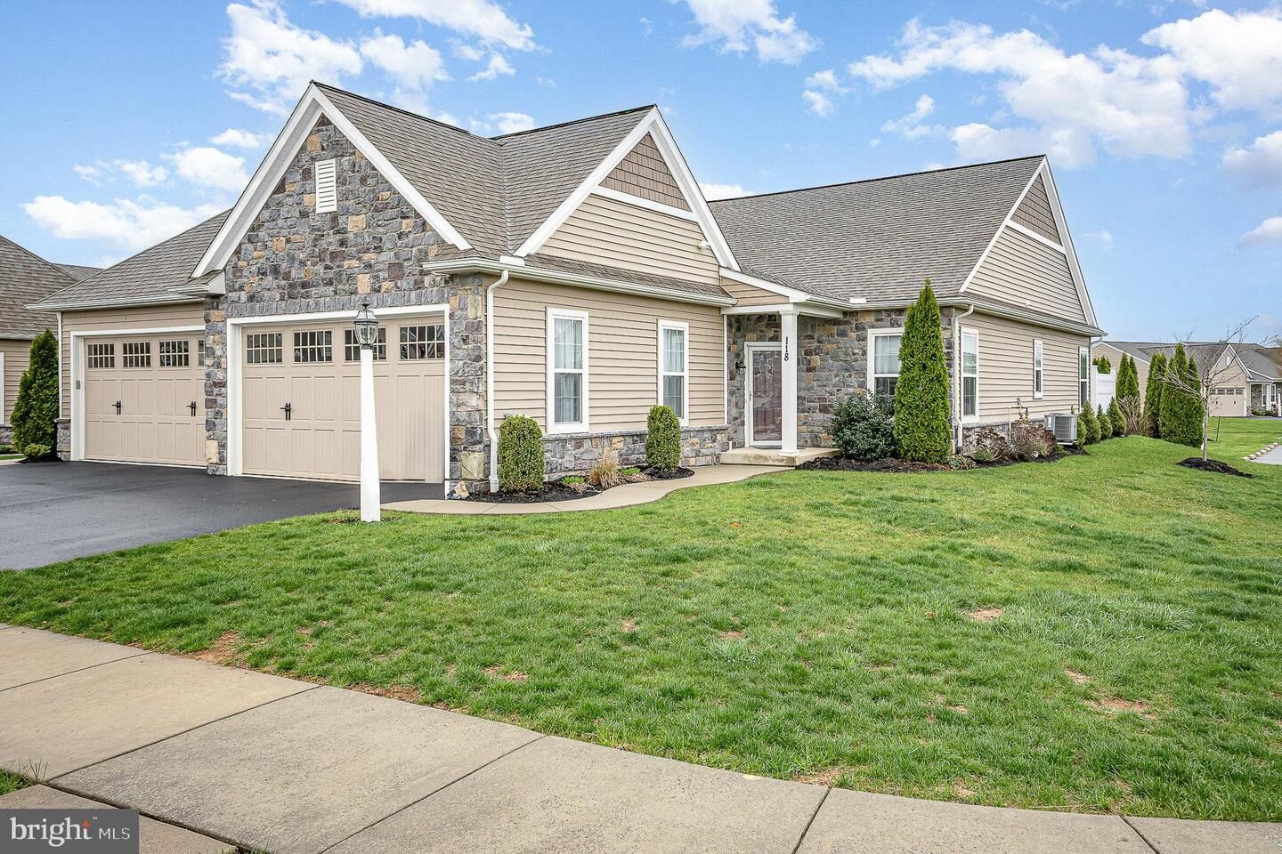 Property Photo: 118 S Village Circle PA 17078