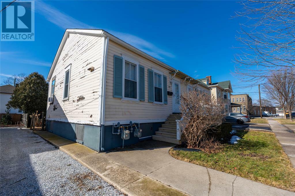 Photo de la propriété: 195/ 197 Euphemia Street ON N7T 4N8