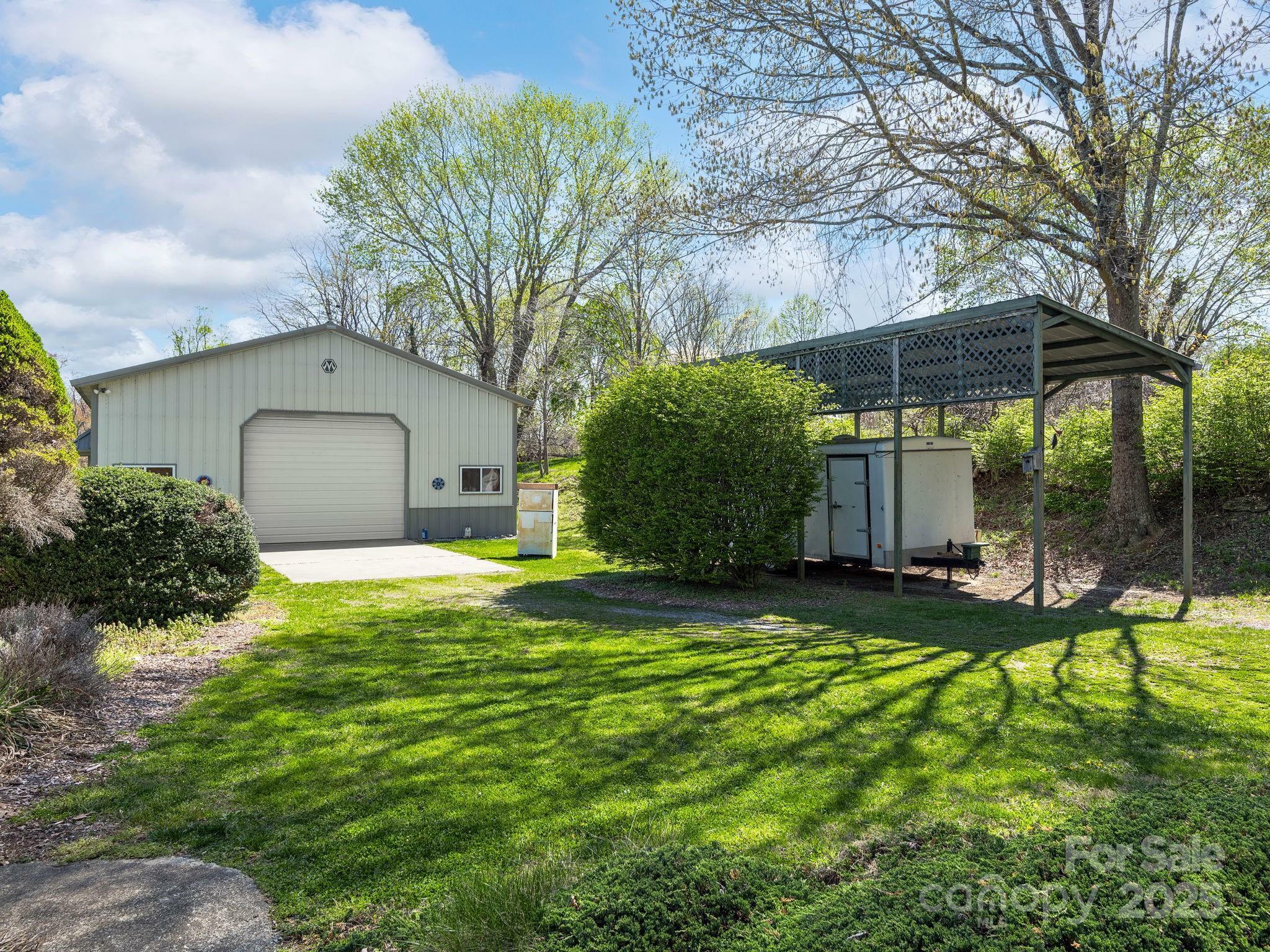 Property Photo: 520 Loop Road NC 28792