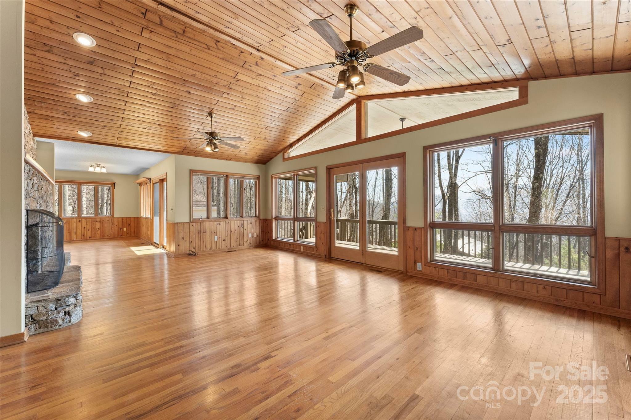 Property Photo: 1 Sleepy Hollow Drive NC 28751