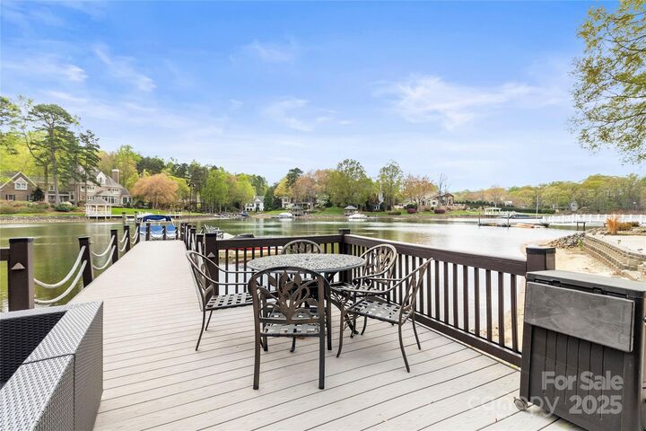 Property Photo:  19040 Mary Ardrey Circle  NC 28031 
