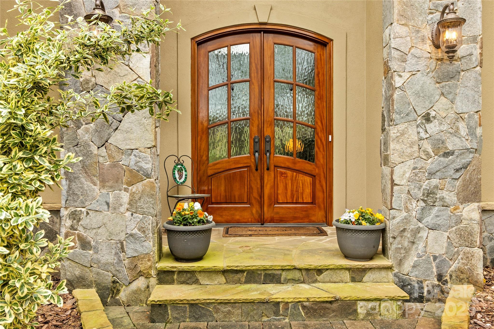 Property Photo: 19040 Mary Ardrey Circle NC 28031
