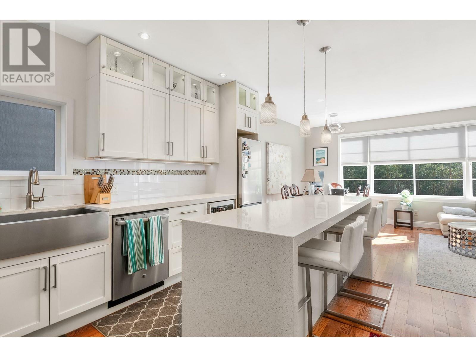 Property Photo: 2814 West 3rd Avenue BC V6K 1M7