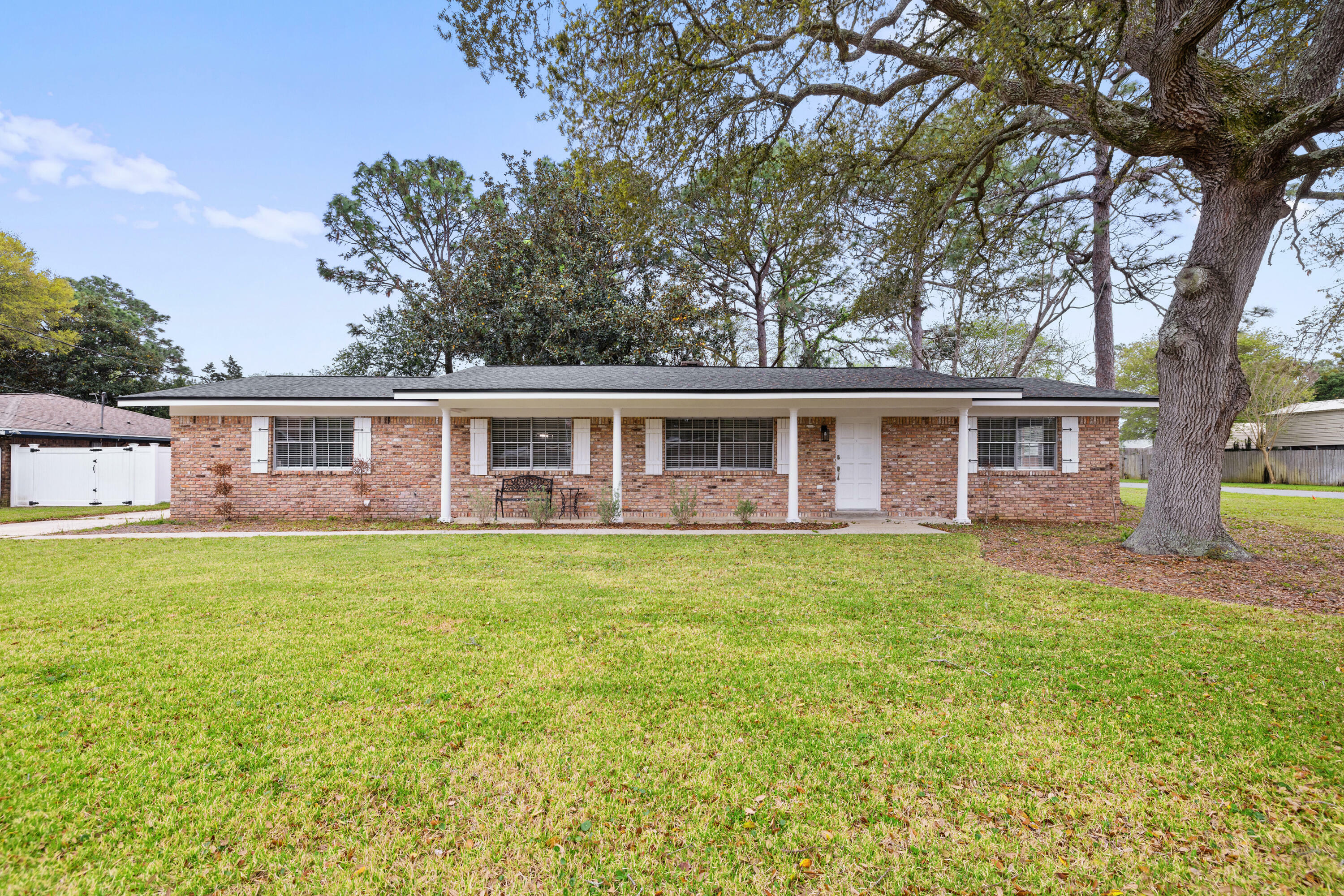 Property Photo: 19 Magnolia Avenue FL 32579