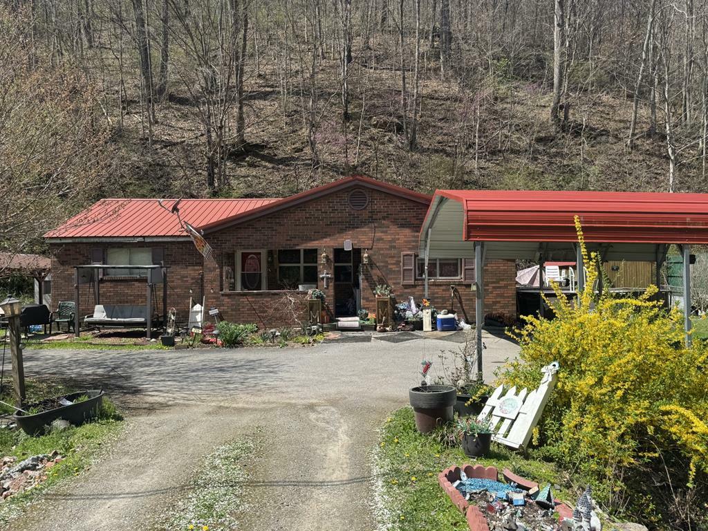 Property Photo: 715 Burning Fork KY 41501