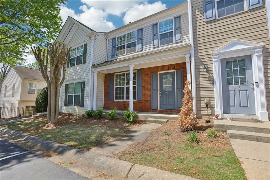 Property Photo: 911 Prestwyck Court GA 30004