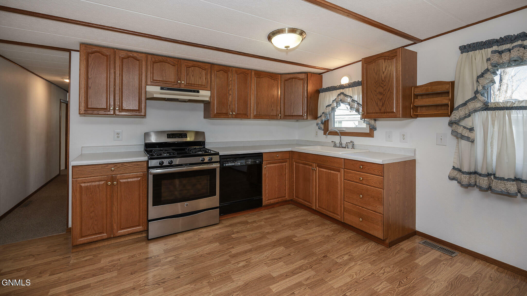Property Photo: 613 Prairie Lane W ND 58554