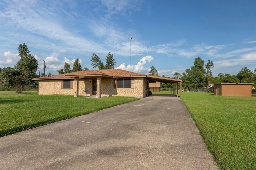 Property Photo: 302 Walnut Cove TX 77360