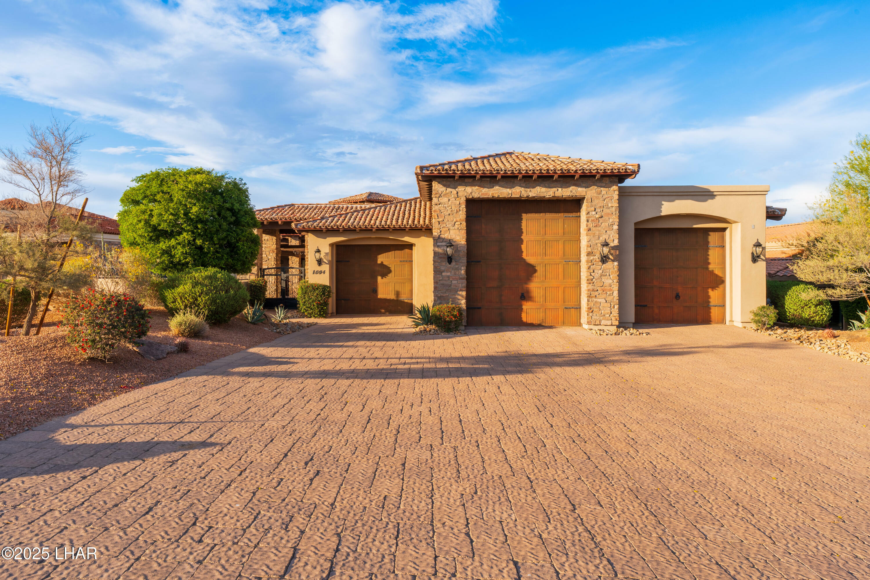 Property Photo: 1694 E Tradition Ln AZ 86404