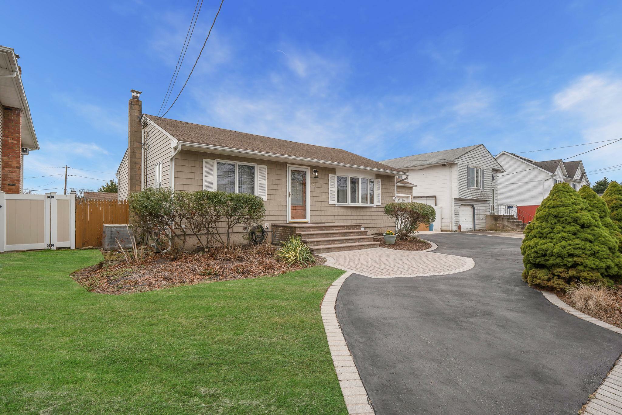 18 9th Street  Ronkonkoma NY 11779 photo