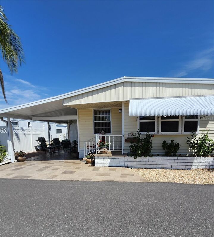 Property Photo: 2309 17th Street Lane W FL 34205