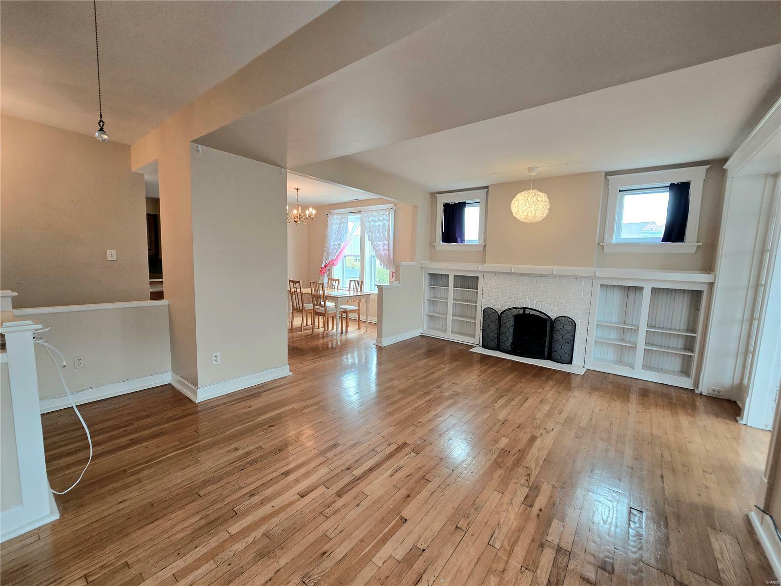Property Photo: 5945 McPherson Avenue 2E MO 63112