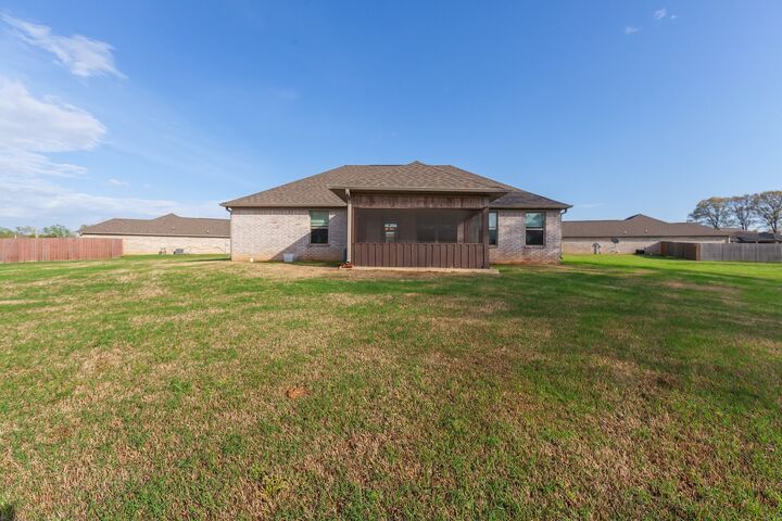 Property Photo: 60 Addimack Cv TN 38006