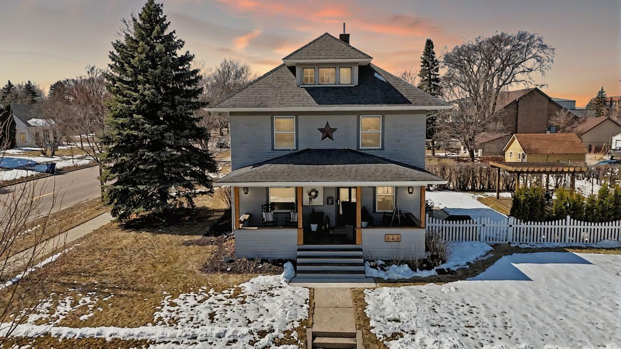 Property Photo: 724 S Calvin Street MN 56537