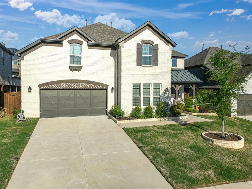Property Photo: 1606 Evening Primrose Drive TX 76063